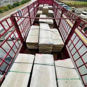 淮南 黄金麻花岗岩荔枝面，光面毛板装车完成