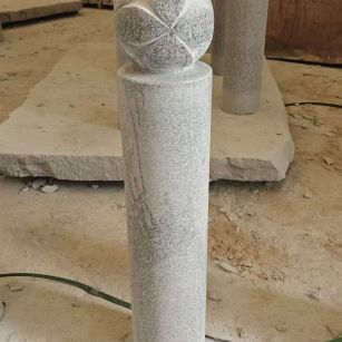 淮南 芝麻白花岗岩石材挡车石柱、停车柱、圆柱挡车柱、方柱挡车柱等