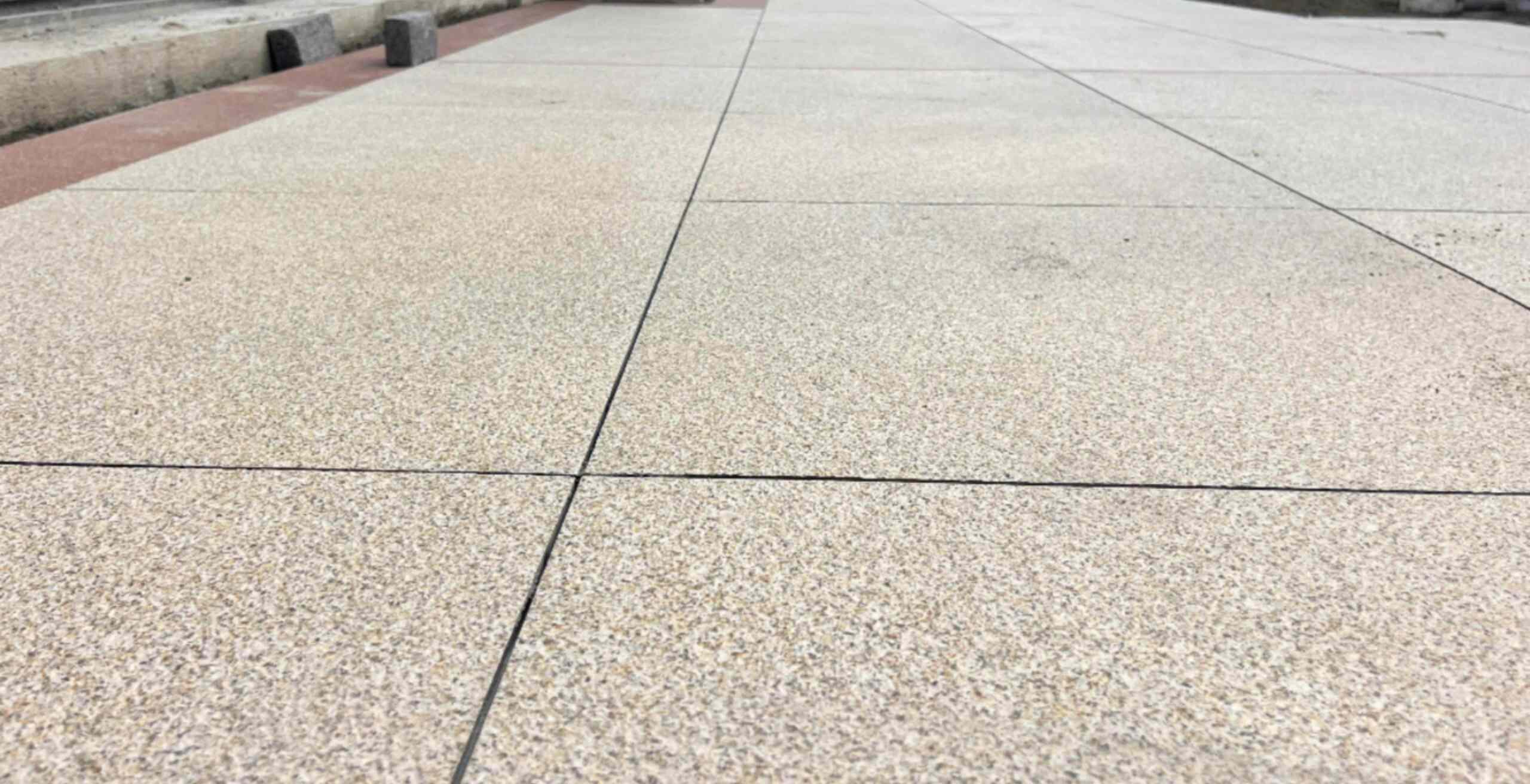 淮南 黄金麻花岗岩石板材荔枝面地面铺装效果