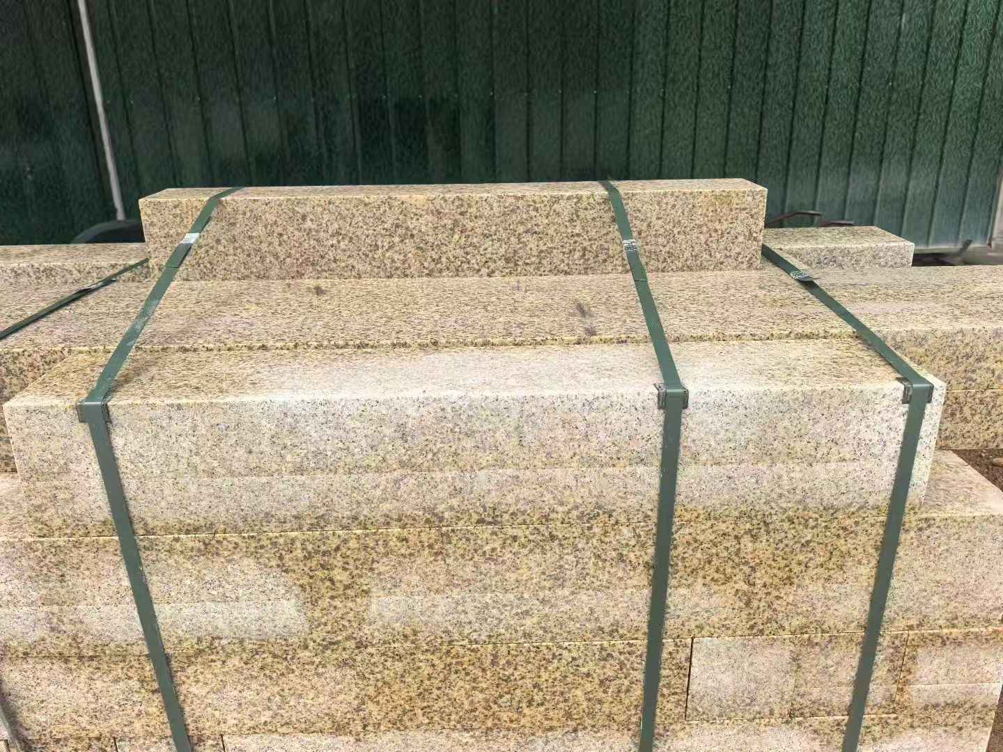 淮南 黄金麻花岗岩石材机切面栏杆料半成品