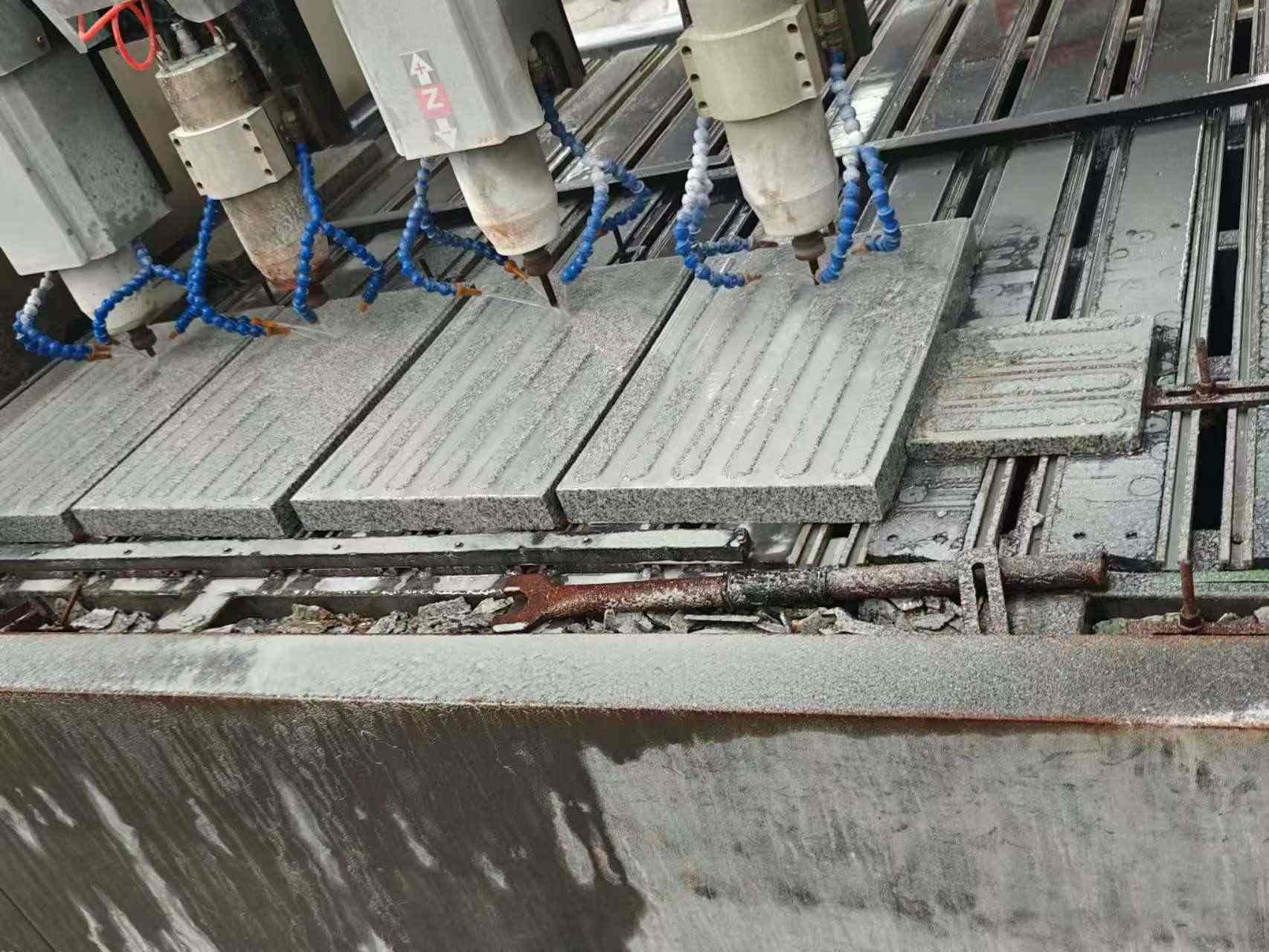 淮南 芝麻白花岗岩荔枝面盲道雕刻