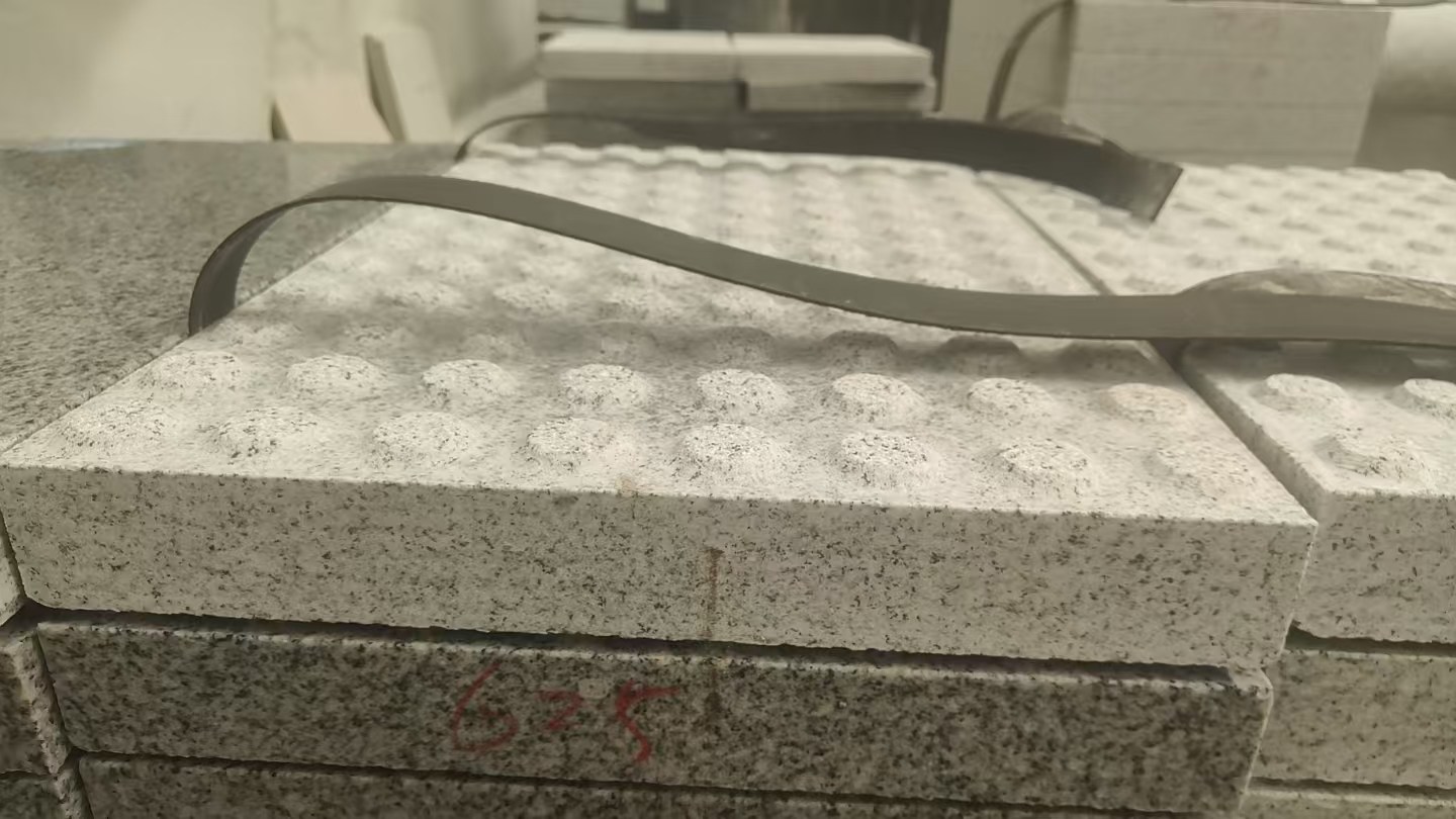 淮南 芝麻白花岗岩6.0公分荔枝面五轴加工雕刻盲点