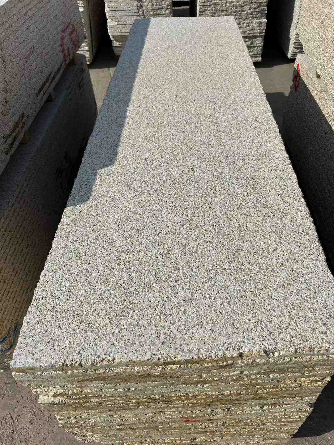 淮南 黄金麻花岗岩荔枝面毛板，半成品