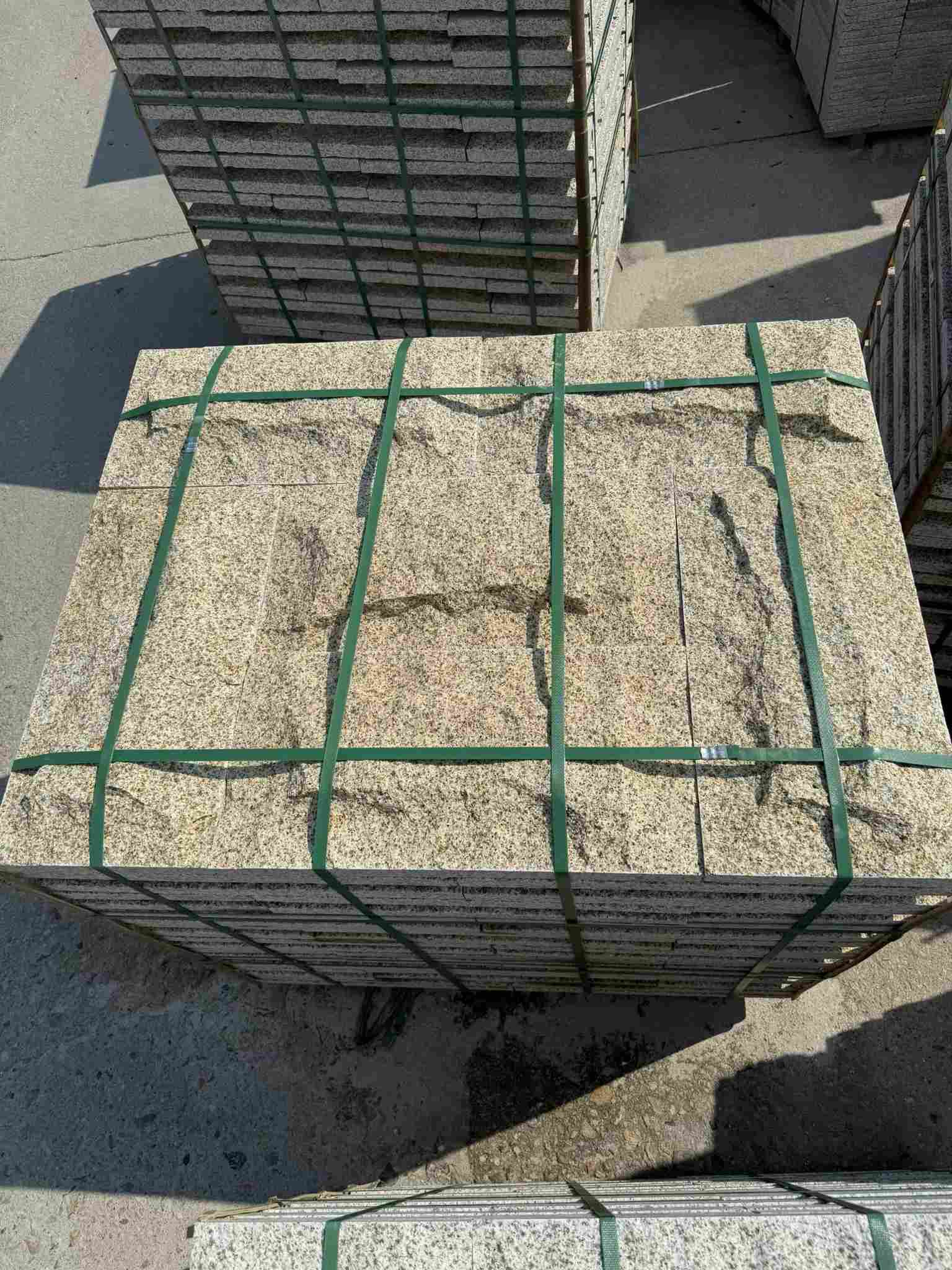 淮南 黄金麻花岗岩石材自然面蘑菇石成品