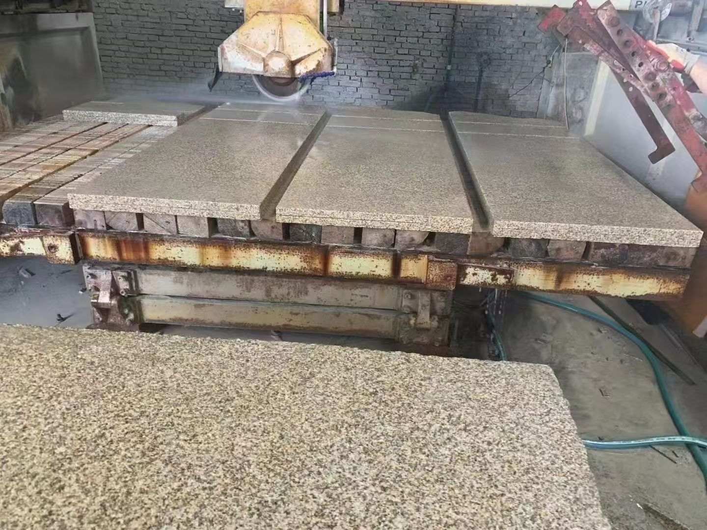 淮南 黄金麻荔枝面成品板加工