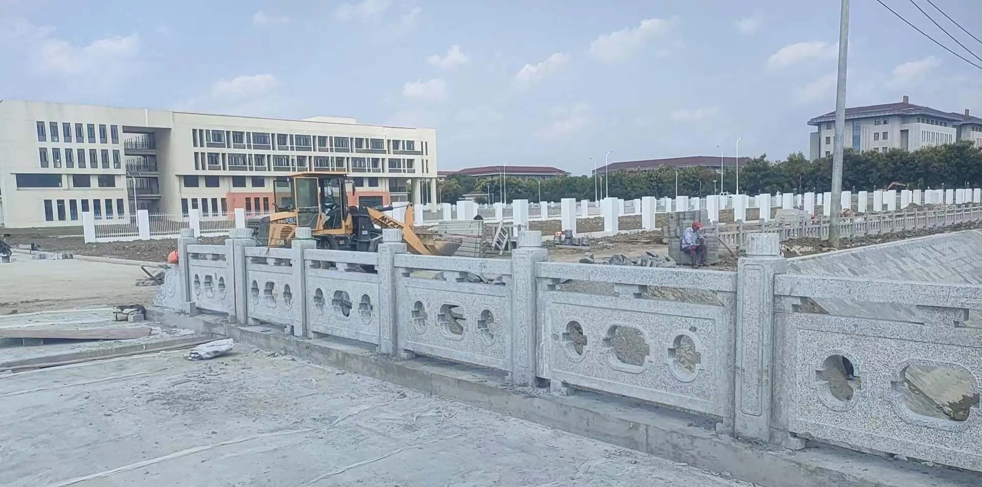 淮南 白麻花岗岩荔枝面河道栏杆