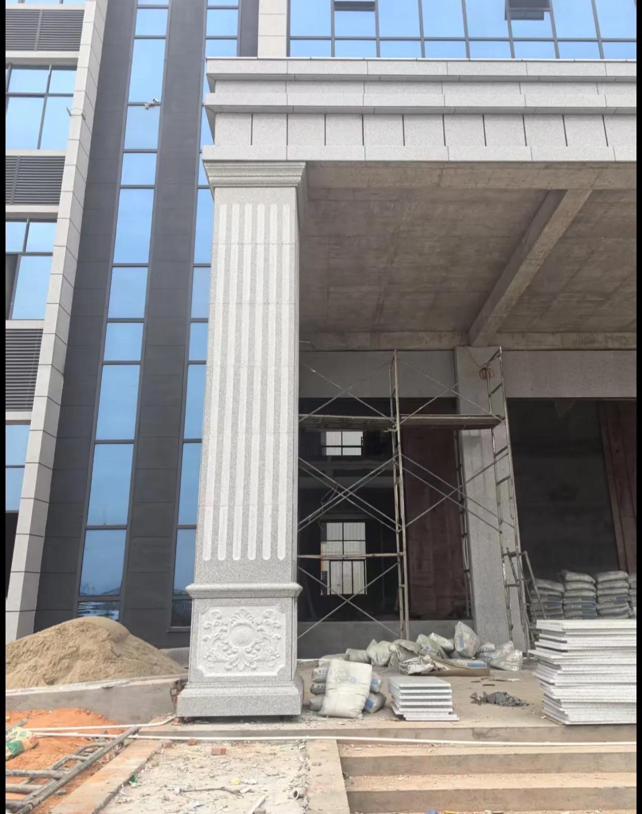 淮南 芝麻白光面花岗岩门楼大柱（罗马柱）配雕花底座