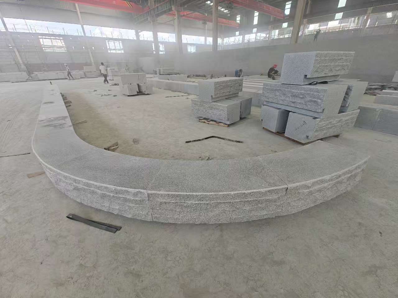 淮南 芝麻白异形坐凳，自然面光面弧形加工