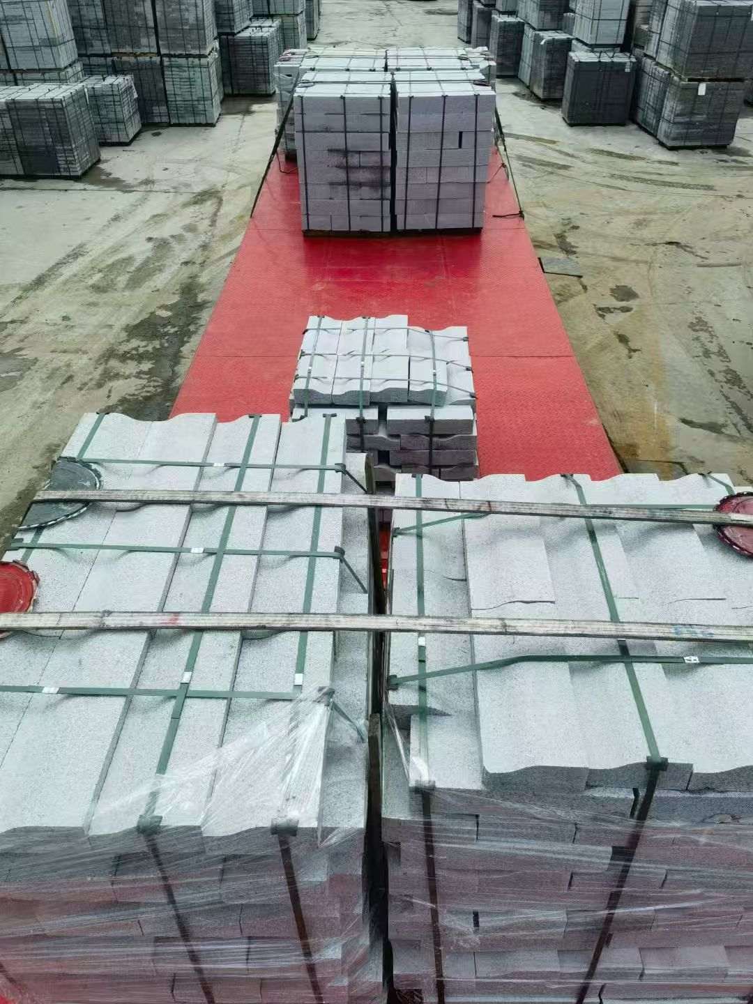 淮南 芝麻白仿形加直形路沿石出货日常