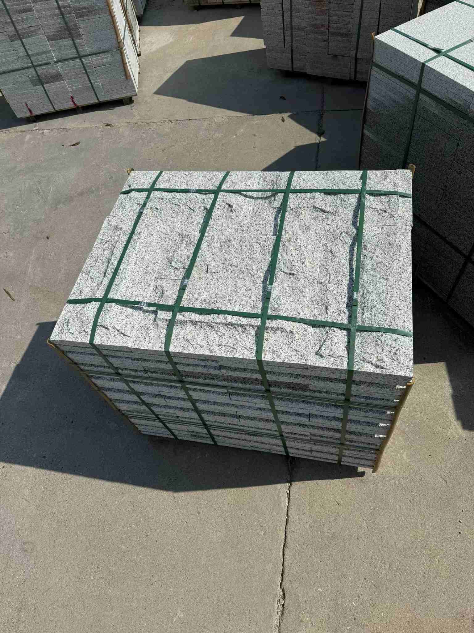 淮南 白麻花岗岩石材自然面蘑菇石成品