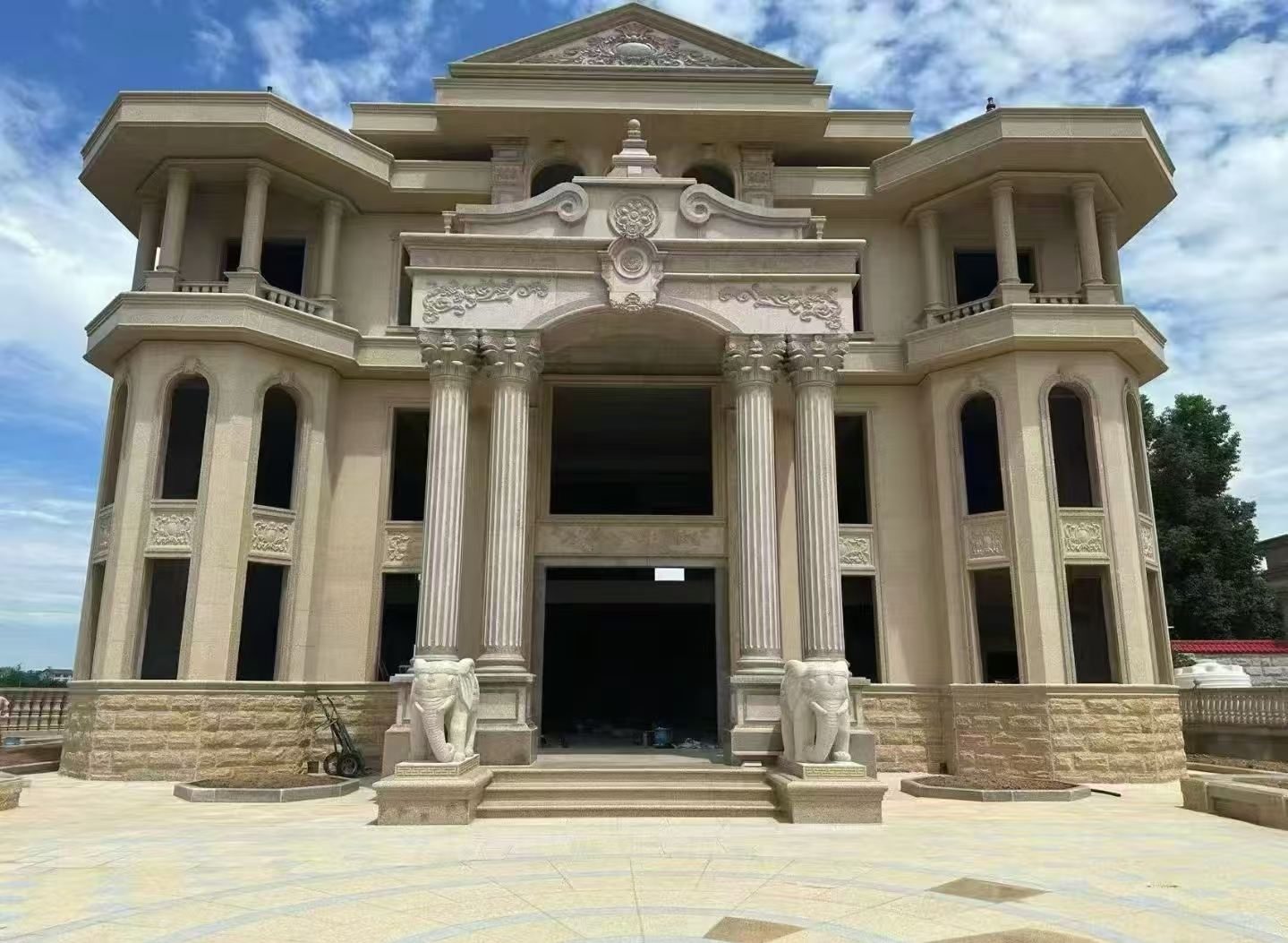 淮南 黄金麻别墅外墙干挂，大柱，大象，蘑菇石，雕花板