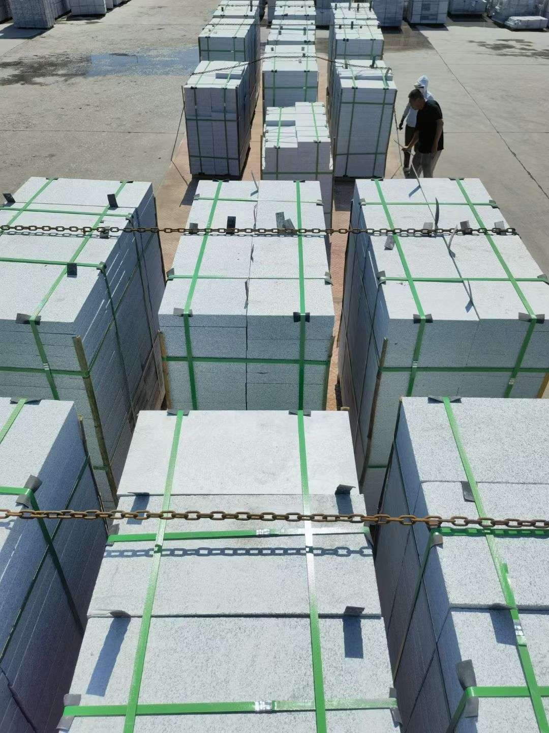 淮南 芝麻白花岗岩5公分地铺石 花岗岩厂家工厂装车日常